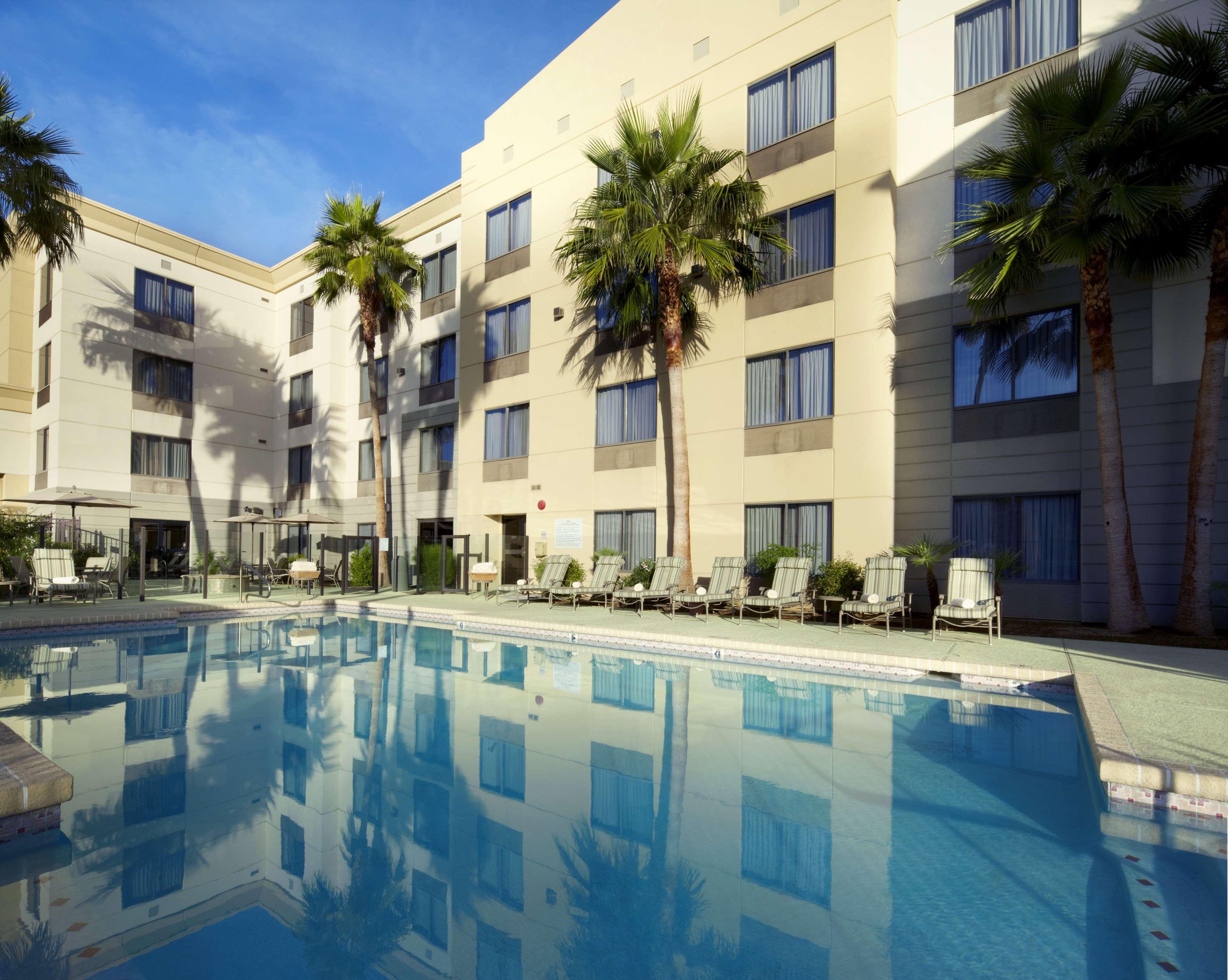 Hampton Inn Phoenix - Biltmore Extérieur photo
