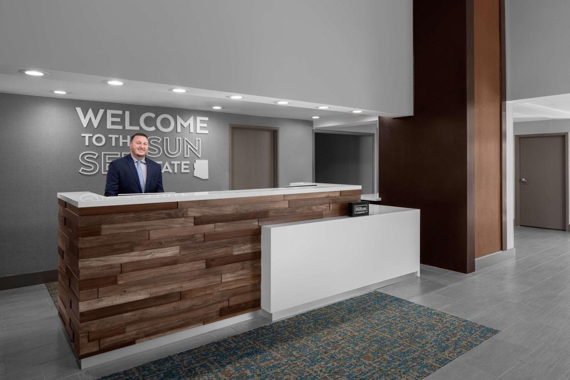 Hampton Inn Phoenix - Biltmore Extérieur photo