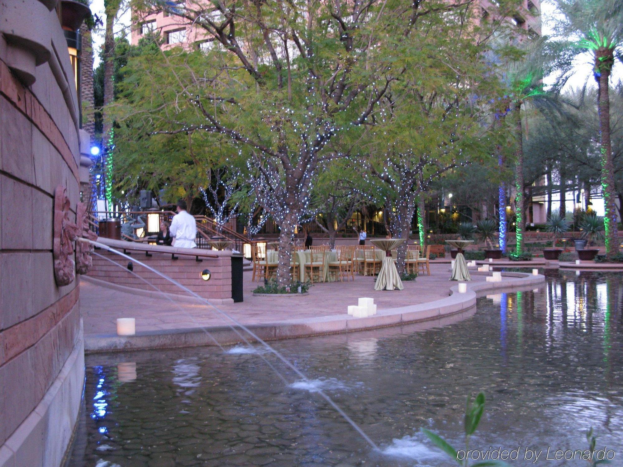 Hampton Inn Phoenix - Biltmore Extérieur photo