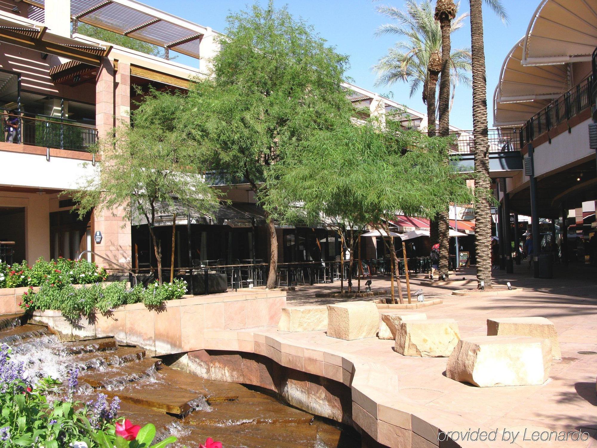 Hampton Inn Phoenix - Biltmore Extérieur photo